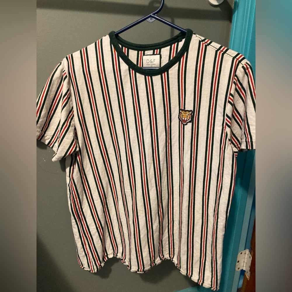 D&F striped with tiger logo